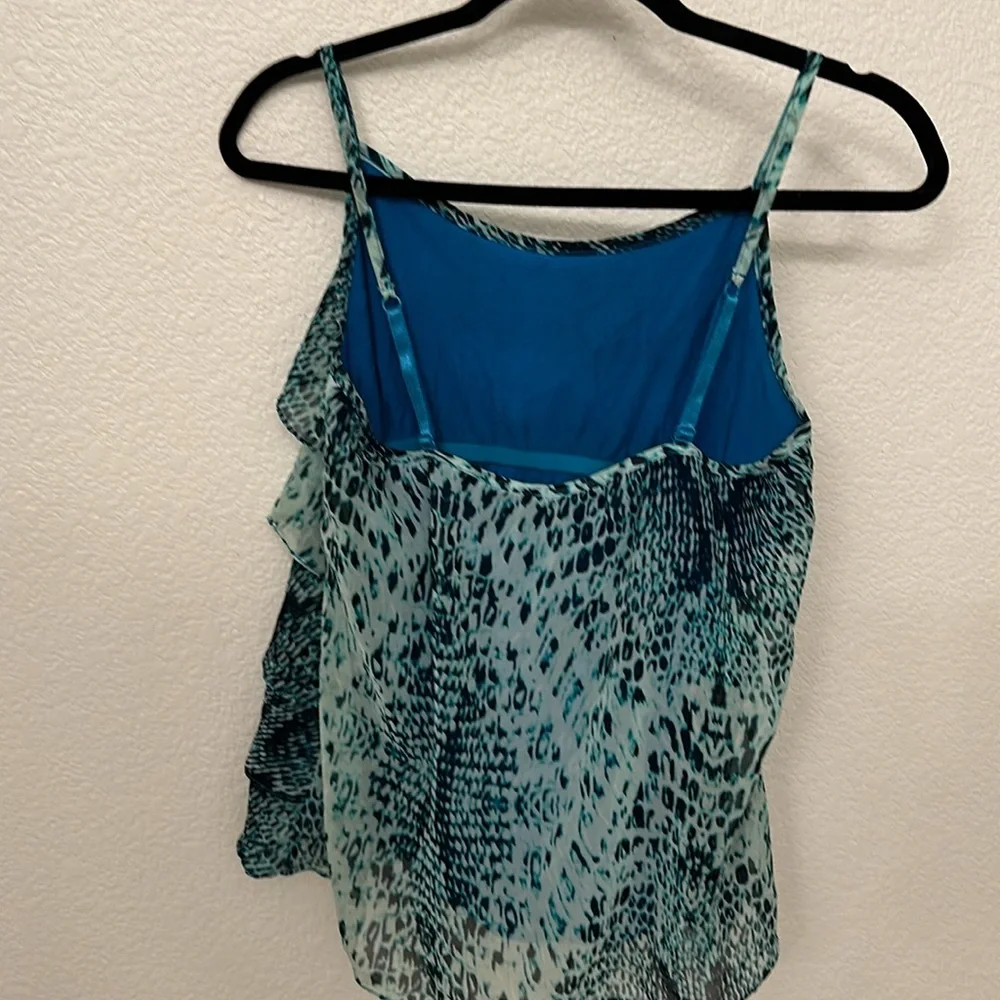 New York & company tier animal print top - Picture 6 of 8